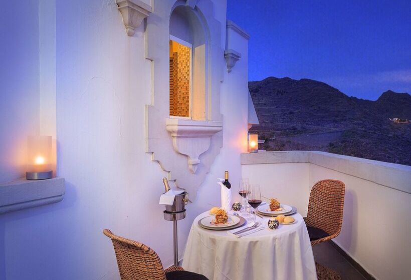 Отель Occidental Santa Cruz Contemporaneo