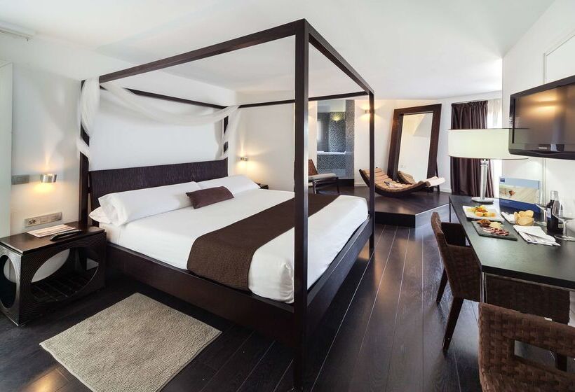 Отель Occidental Santa Cruz Contemporaneo