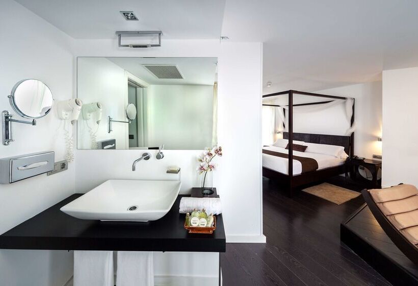 Отель Occidental Santa Cruz Contemporaneo