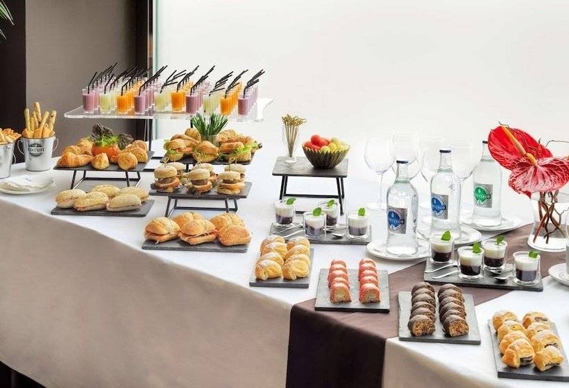 Отель Occidental Santa Cruz Contemporaneo