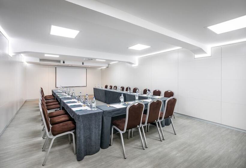 Отель Occidental Santa Cruz Contemporaneo