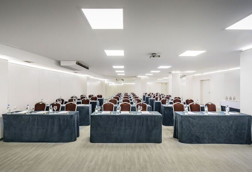 Отель Occidental Santa Cruz Contemporaneo