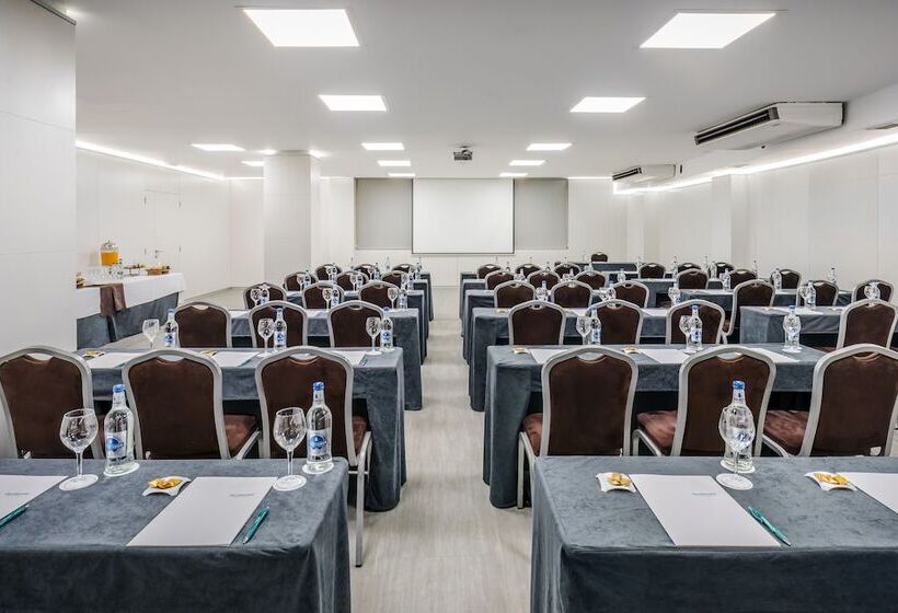 Отель Occidental Santa Cruz Contemporaneo