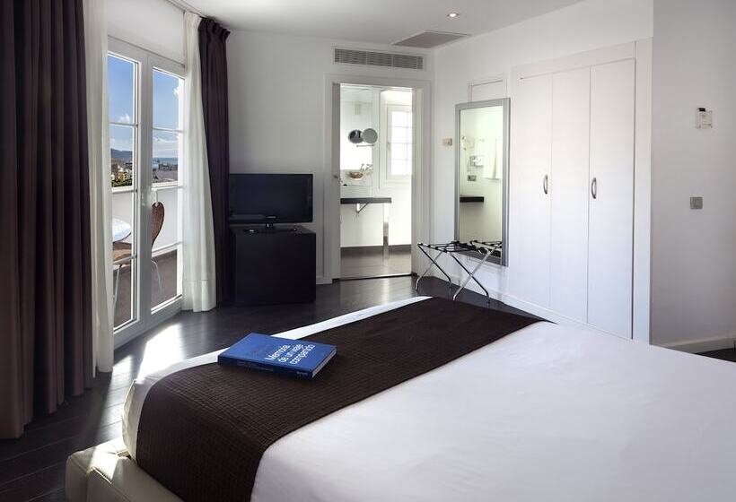 Отель Occidental Santa Cruz Contemporaneo