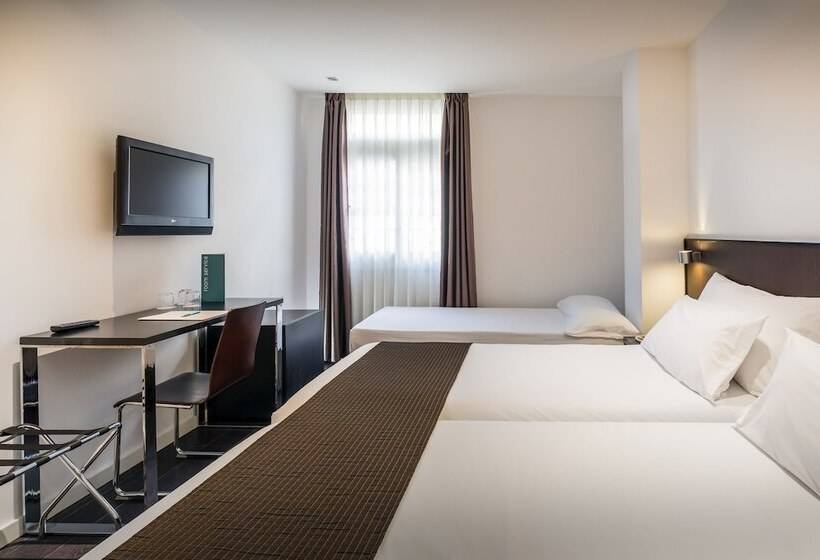 Отель Occidental Santa Cruz Contemporaneo