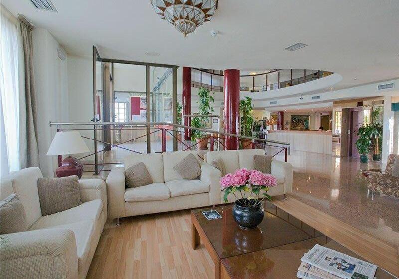 Отель Perla Marina