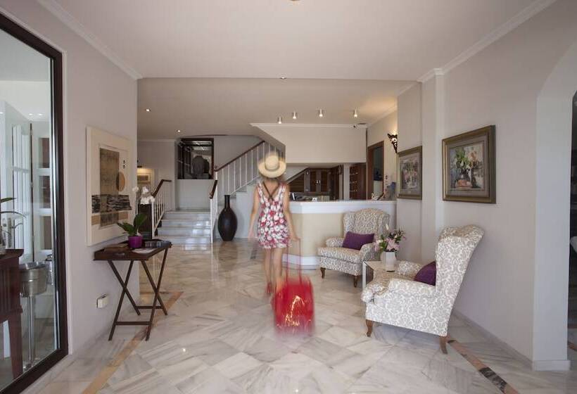 Отель Piedra Paloma