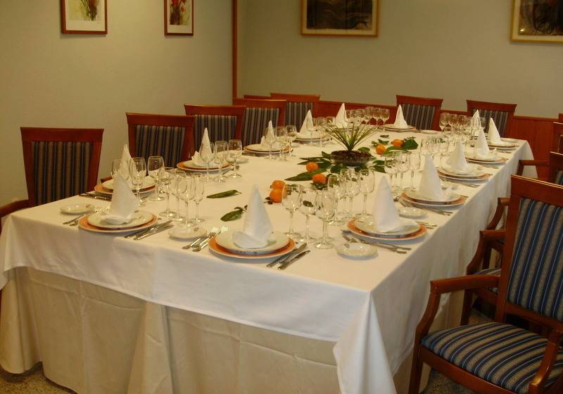 هتل Puerta De Segovia