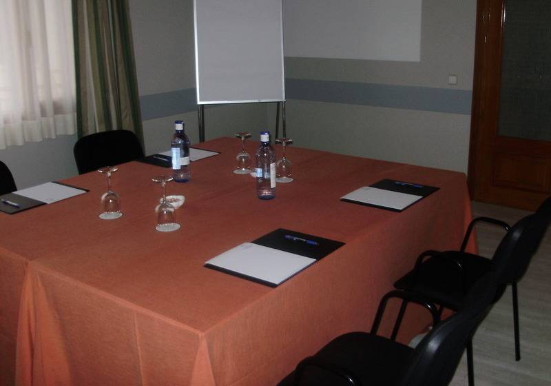 هتل Puerta De Segovia