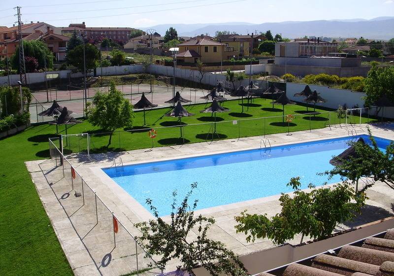 هتل Puerta De Segovia