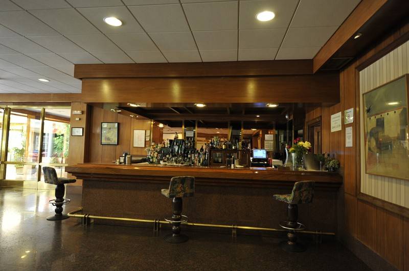 هتل Puerta De Segovia