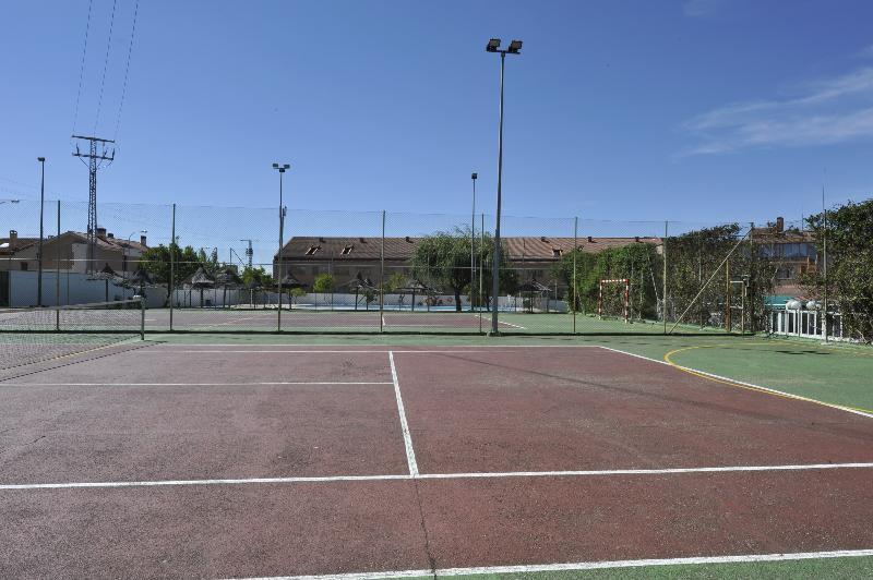 هتل Puerta De Segovia