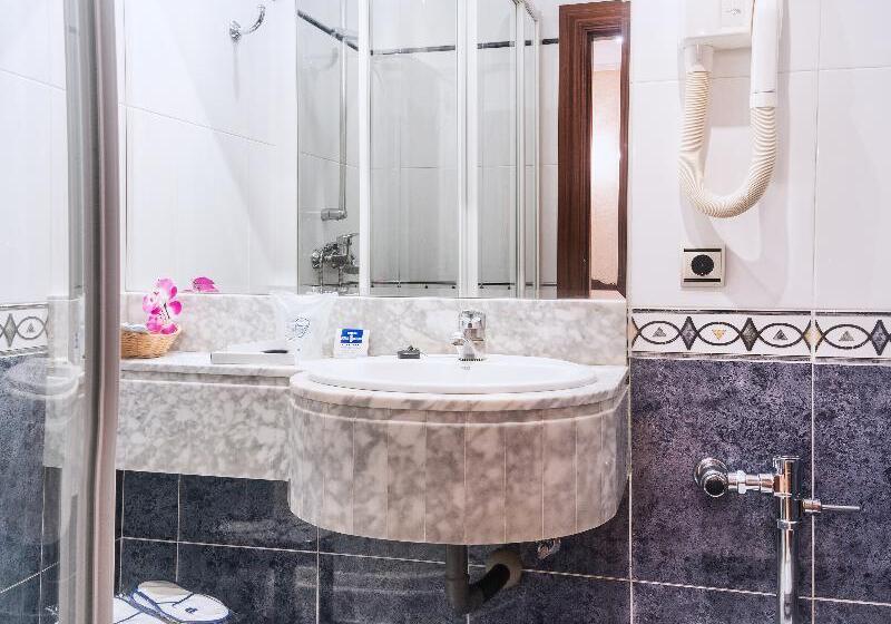 فندق Residencia Castellano I