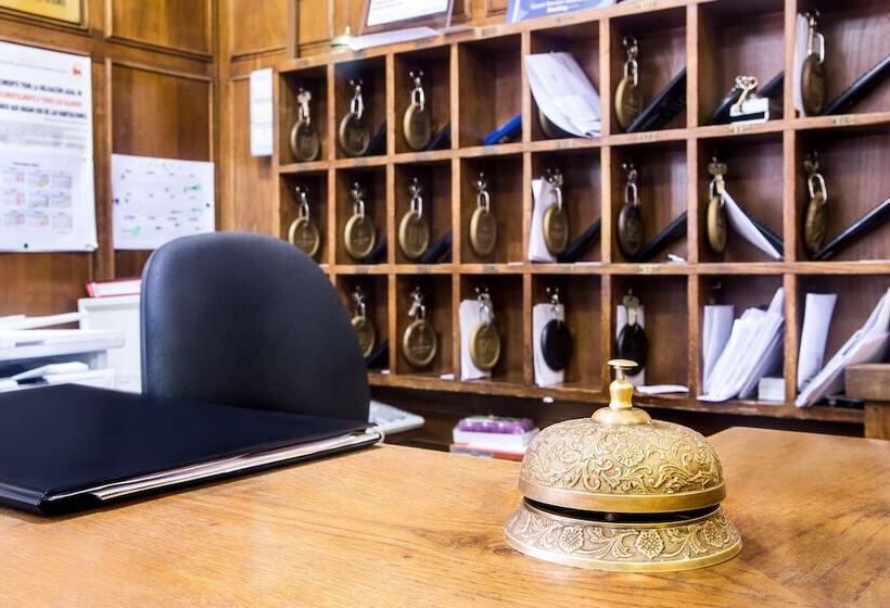 فندق Residencia Castellano I