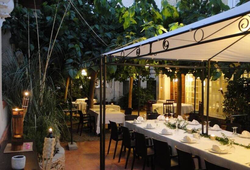 هتل Restaurant Llansola