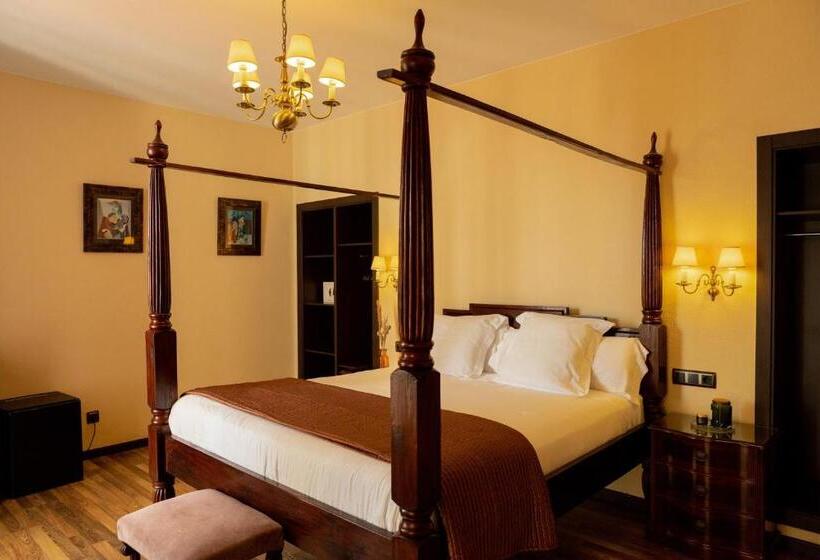 هتل Roger De Flor By Seleqtta