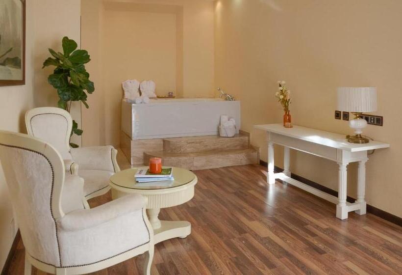 هتل Roger De Flor By Seleqtta