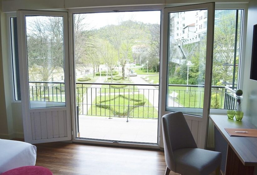 酒店 Silken Palacio Uribarren