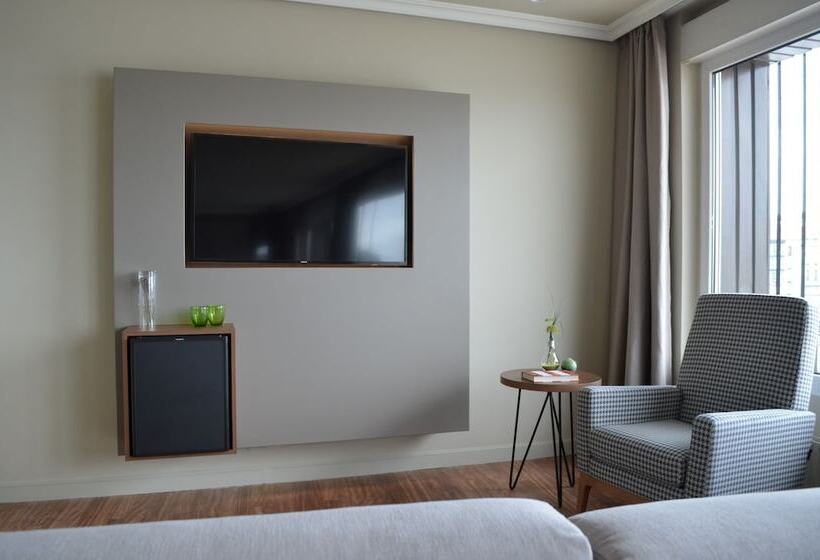 酒店 Silken Palacio Uribarren