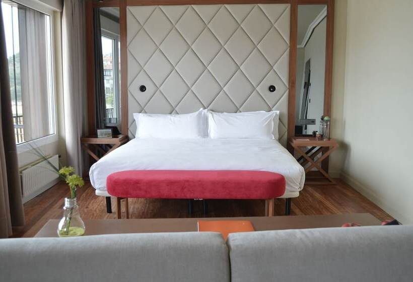 酒店 Silken Palacio Uribarren