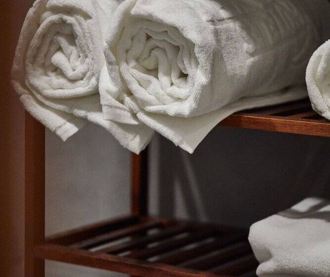 ホテル Silken Rona Dalba