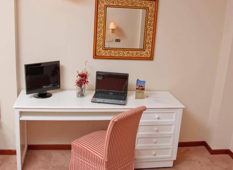 هتل Mlc Benavente