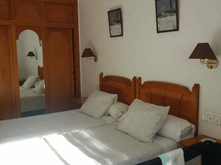 هتل Villa Ducal Osuna