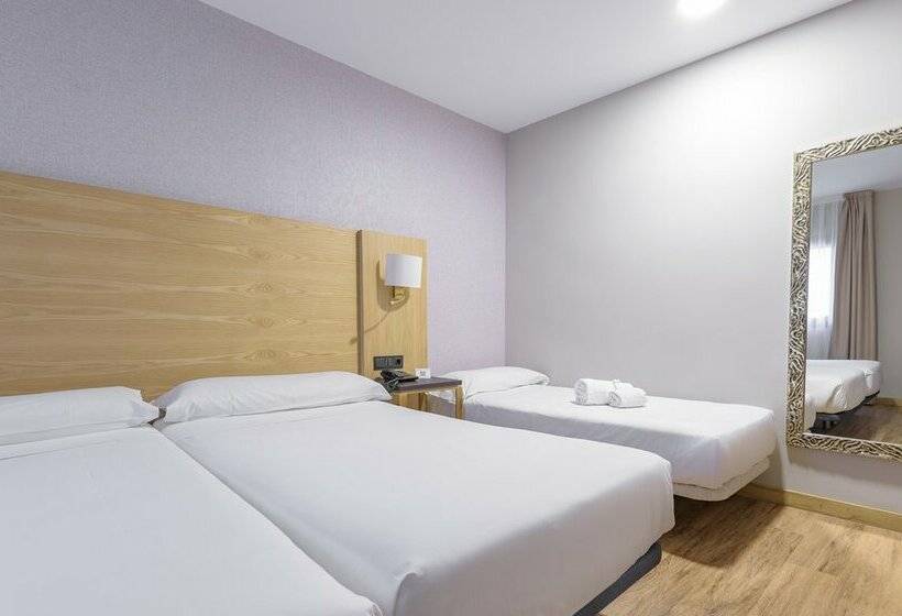 Отель Zentral Mayoral