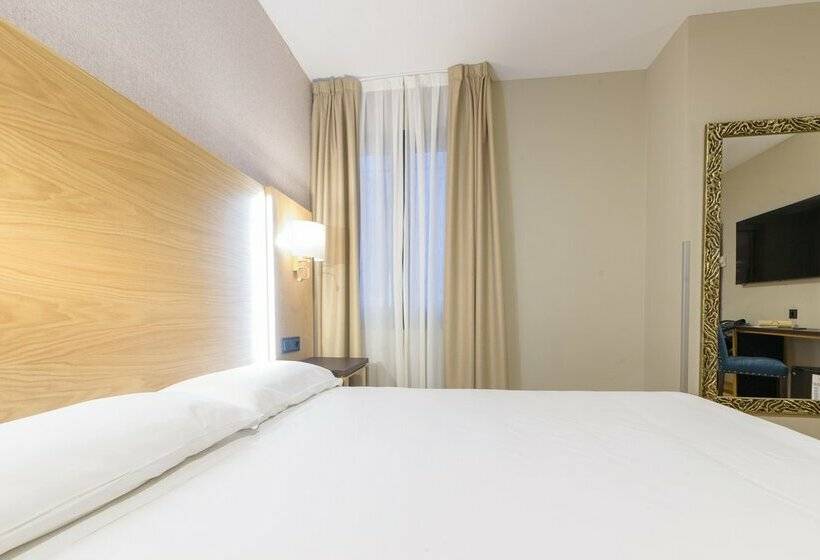 Отель Zentral Mayoral