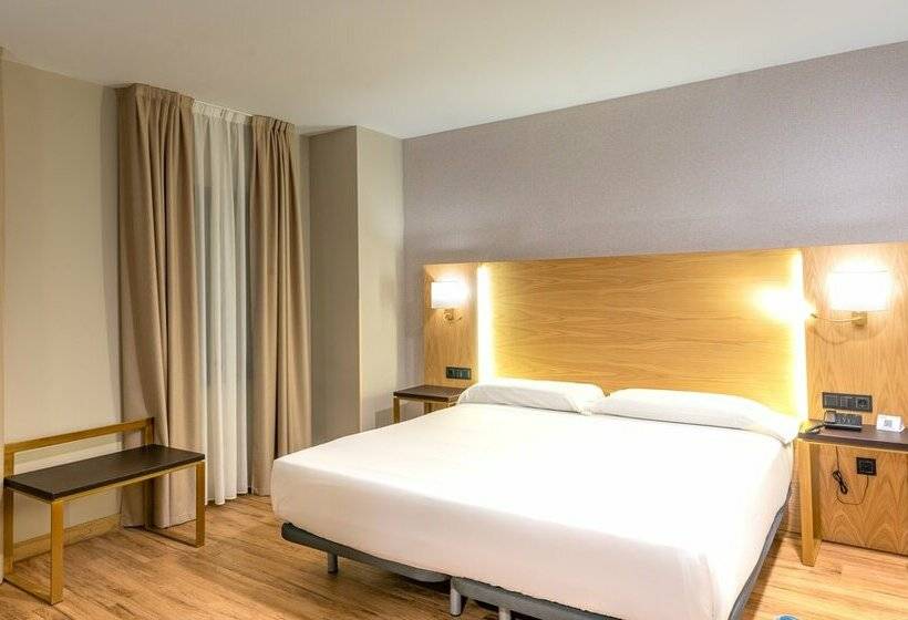 Отель Zentral Mayoral