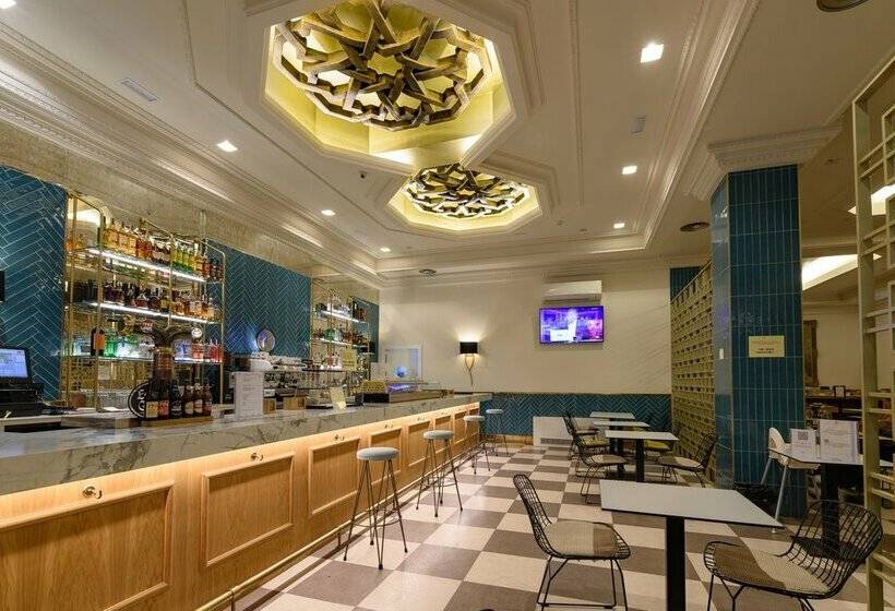 Отель Zentral Mayoral