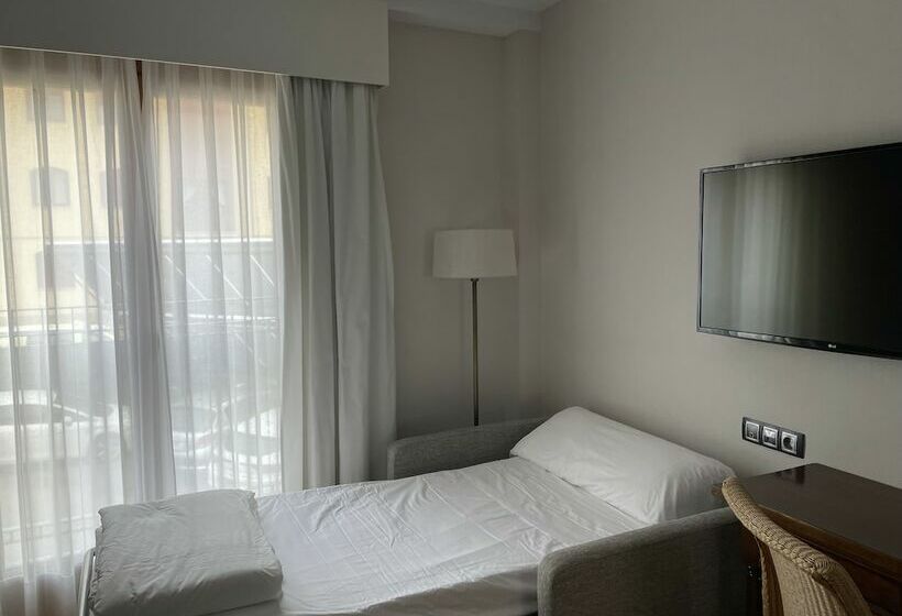 Parador De Puebla De Sanabria