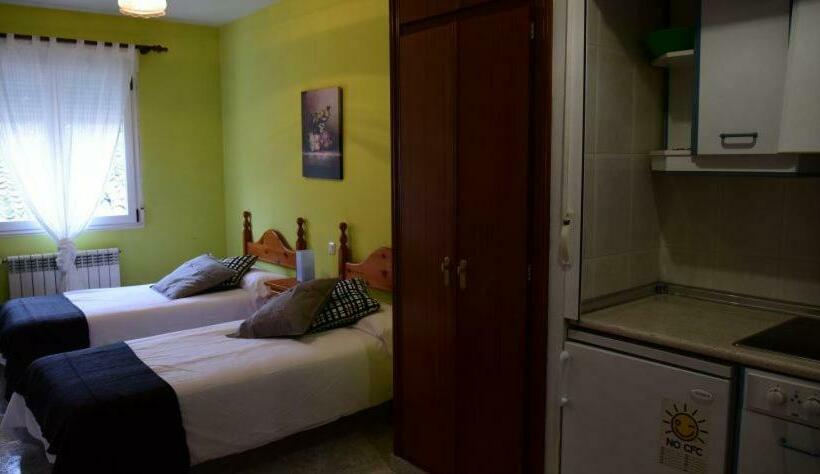 호스텔 Hostal Hoces Del Duraton