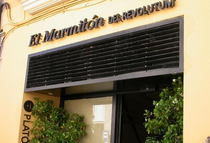 Albergue Revolutum Hostel