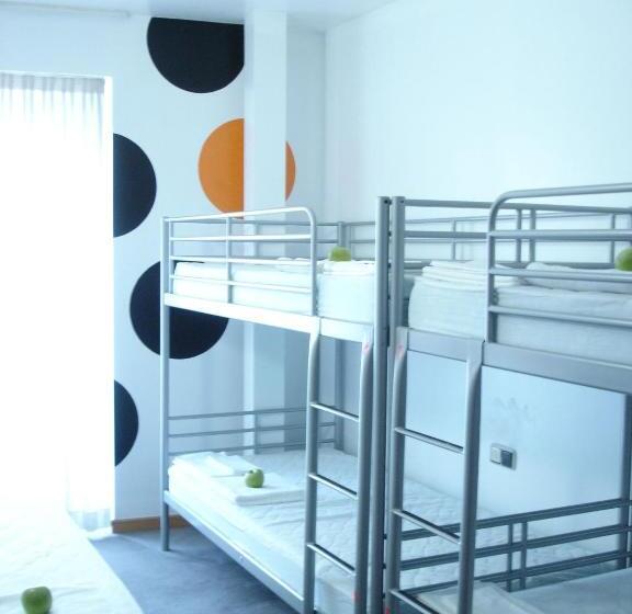 Albergue Revolutum Hostel