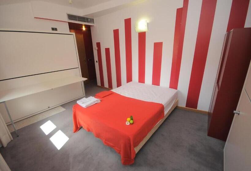 Albergue Revolutum Hostel