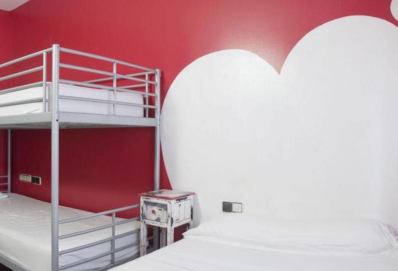 Albergue Revolutum Hostel