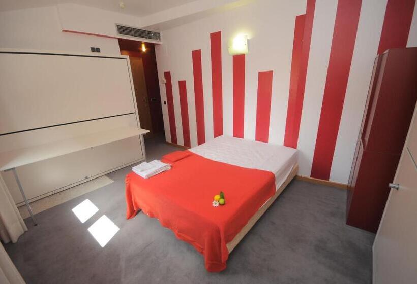 Albergue Revolutum Hostel