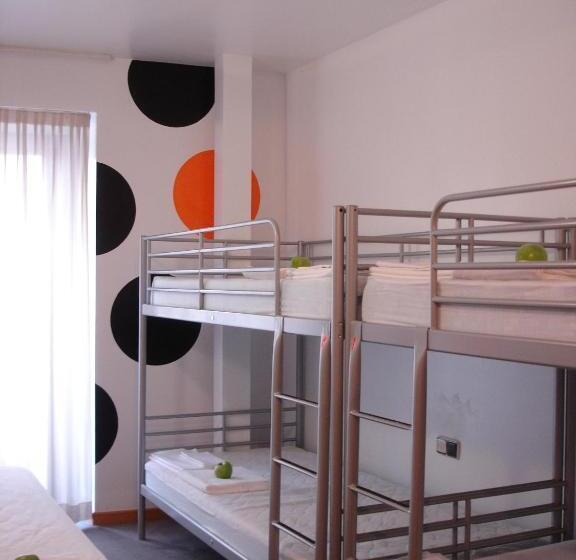 Albergue Revolutum Hostel