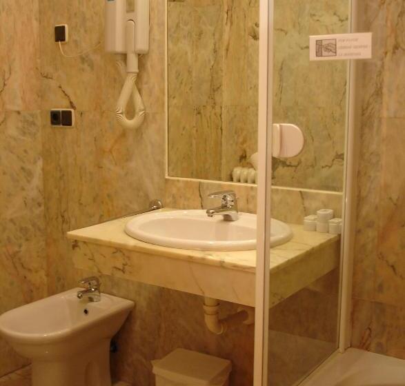 Albergue Revolutum Hostel