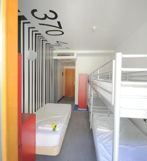 Albergue Revolutum Hostel