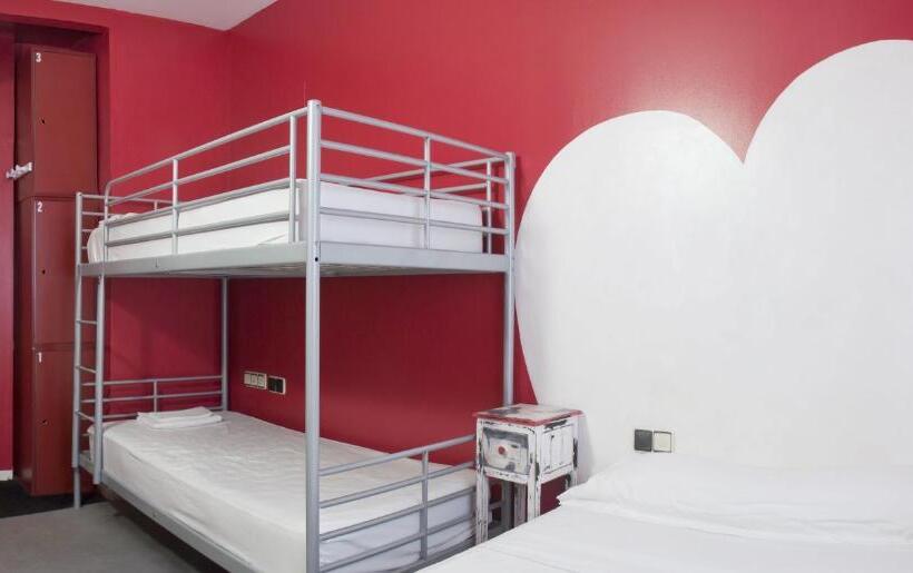 Albergue Revolutum Hostel