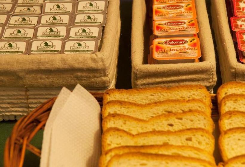 Albergue Revolutum Hostel