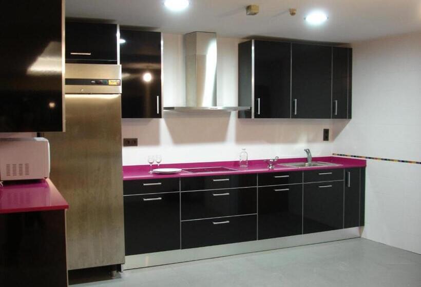 Albergue Revolutum Hostel