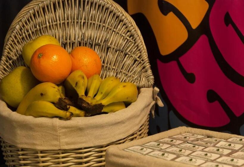 Albergue Revolutum Hostel