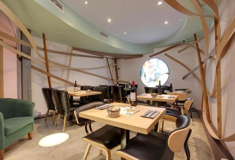 Albergue Revolutum Hostel