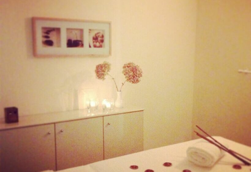 هتل Hipócrates Cur