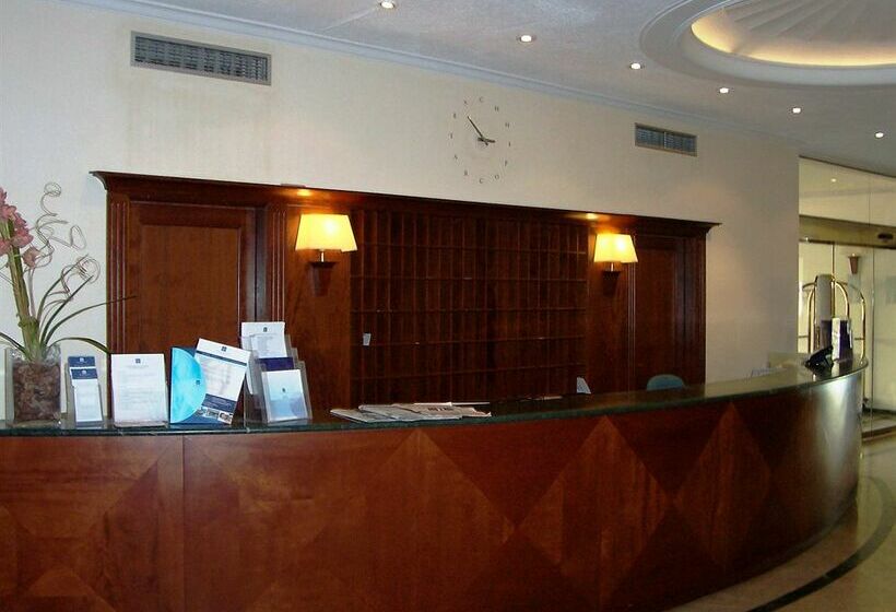 هتل Hipócrates Cur