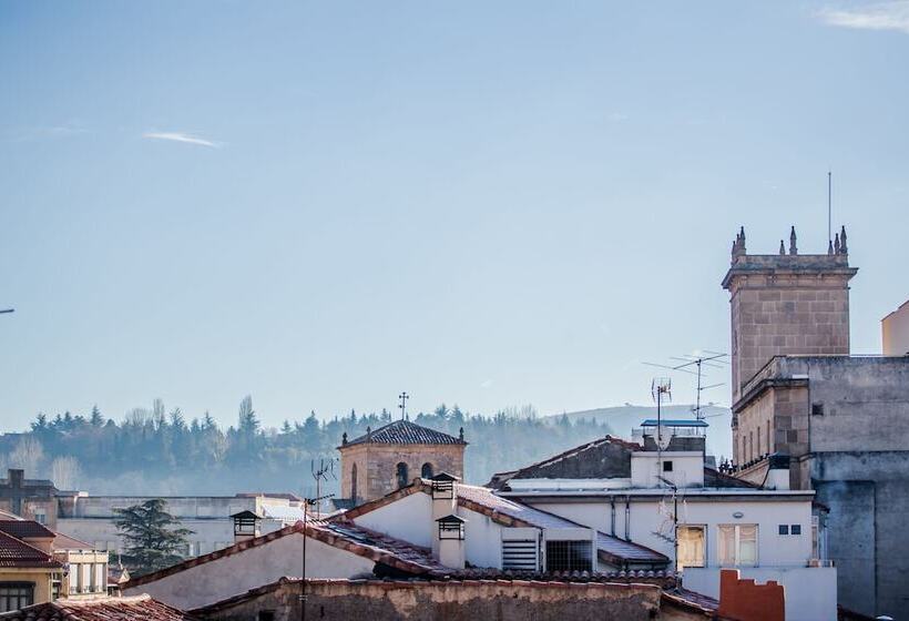 مسافرخانه Alvi