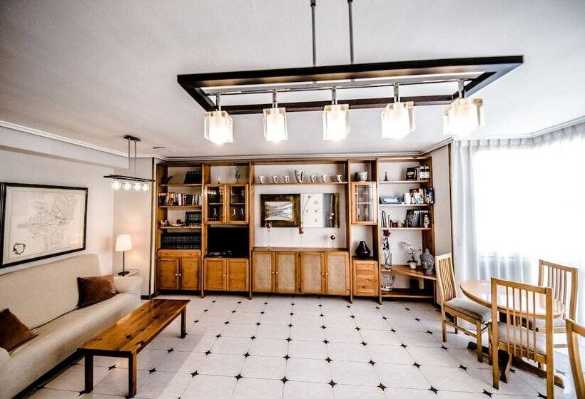 مسافرخانه Alvi